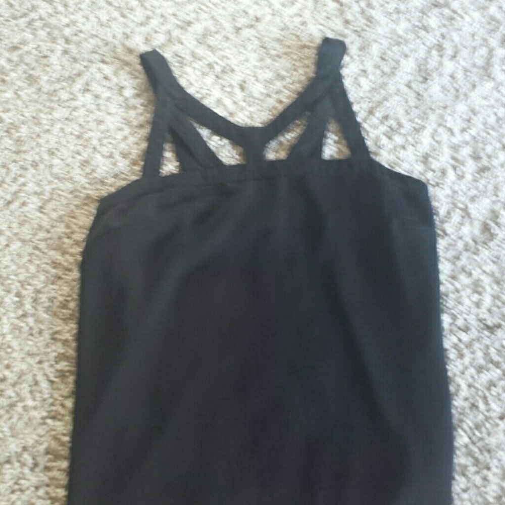 Bananna Republic black,rawsilk-feel top w/cutouts